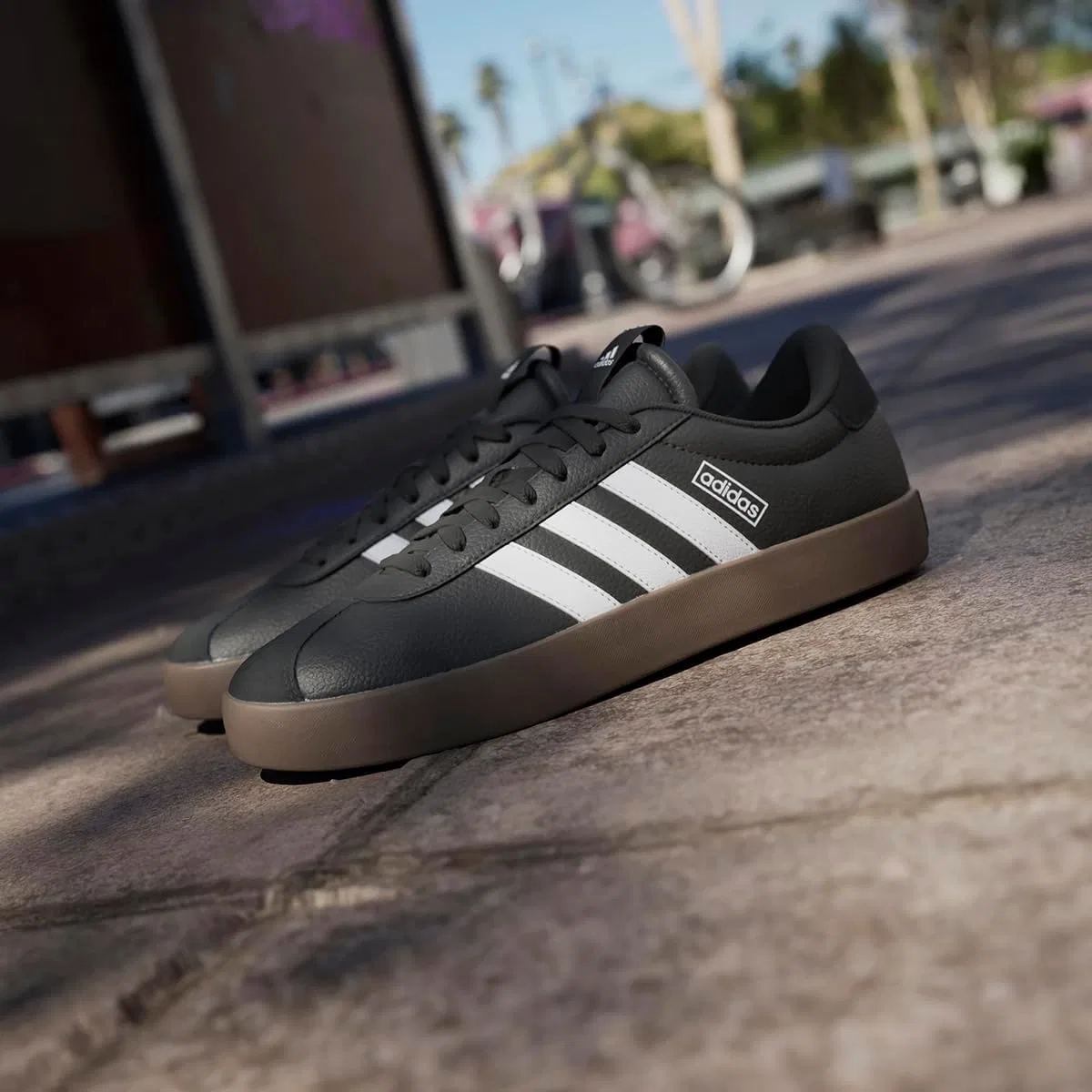 Кроссовки мужские adidas Core Black/Footwear White/Gum — фото 3
