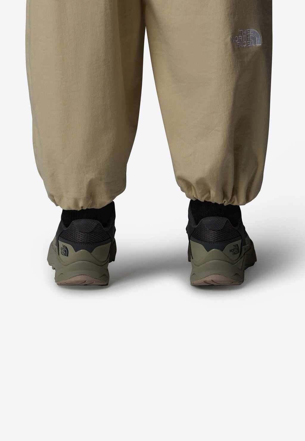 

Кроссовки на шнуровке VECTIV TARAVAL The North Face, темно-серый