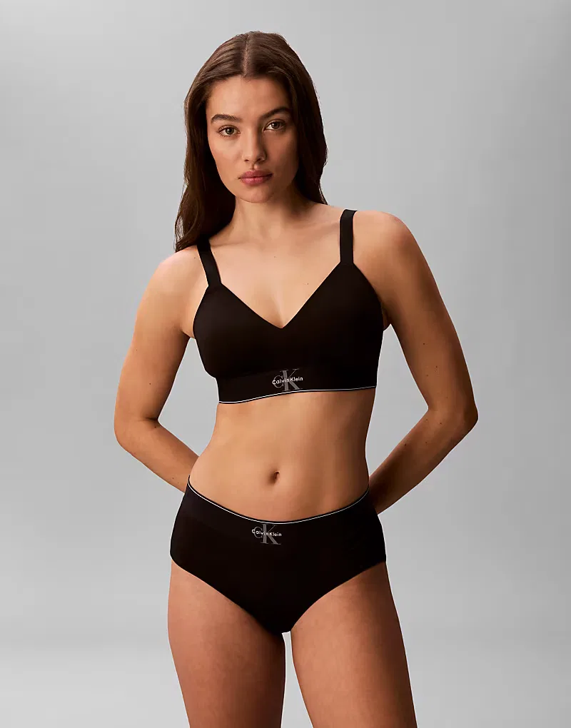 Топ Calvin Klein с графическим логотипом слегка на подкладке, черный