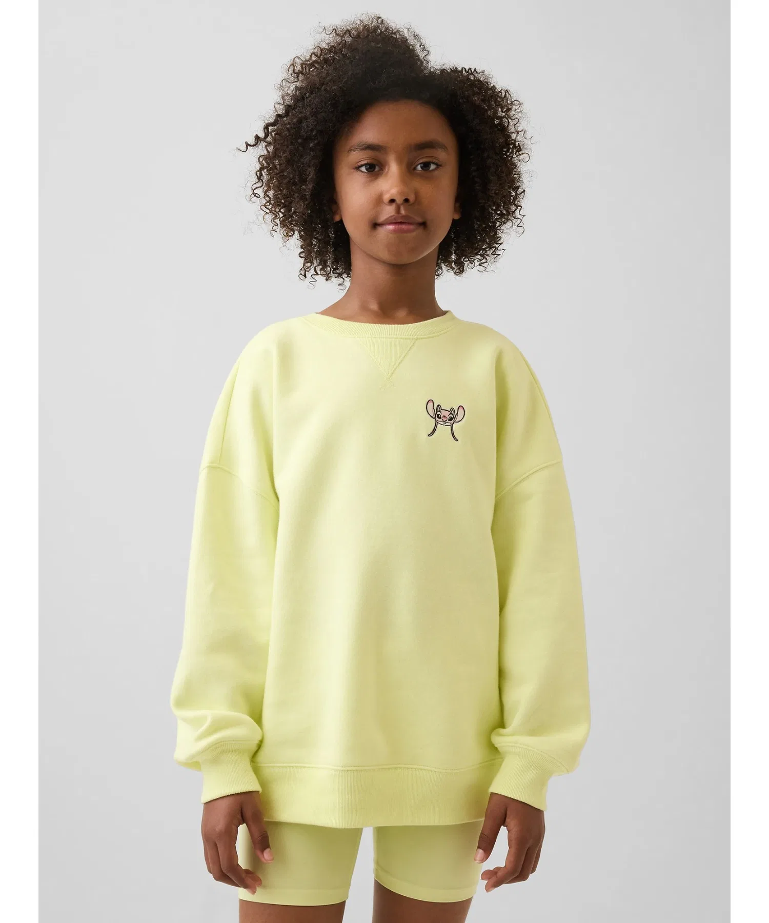 Детская толстовка Gap x Disney в винтажном стиле, мягкая и свободного кроя. — фото 2