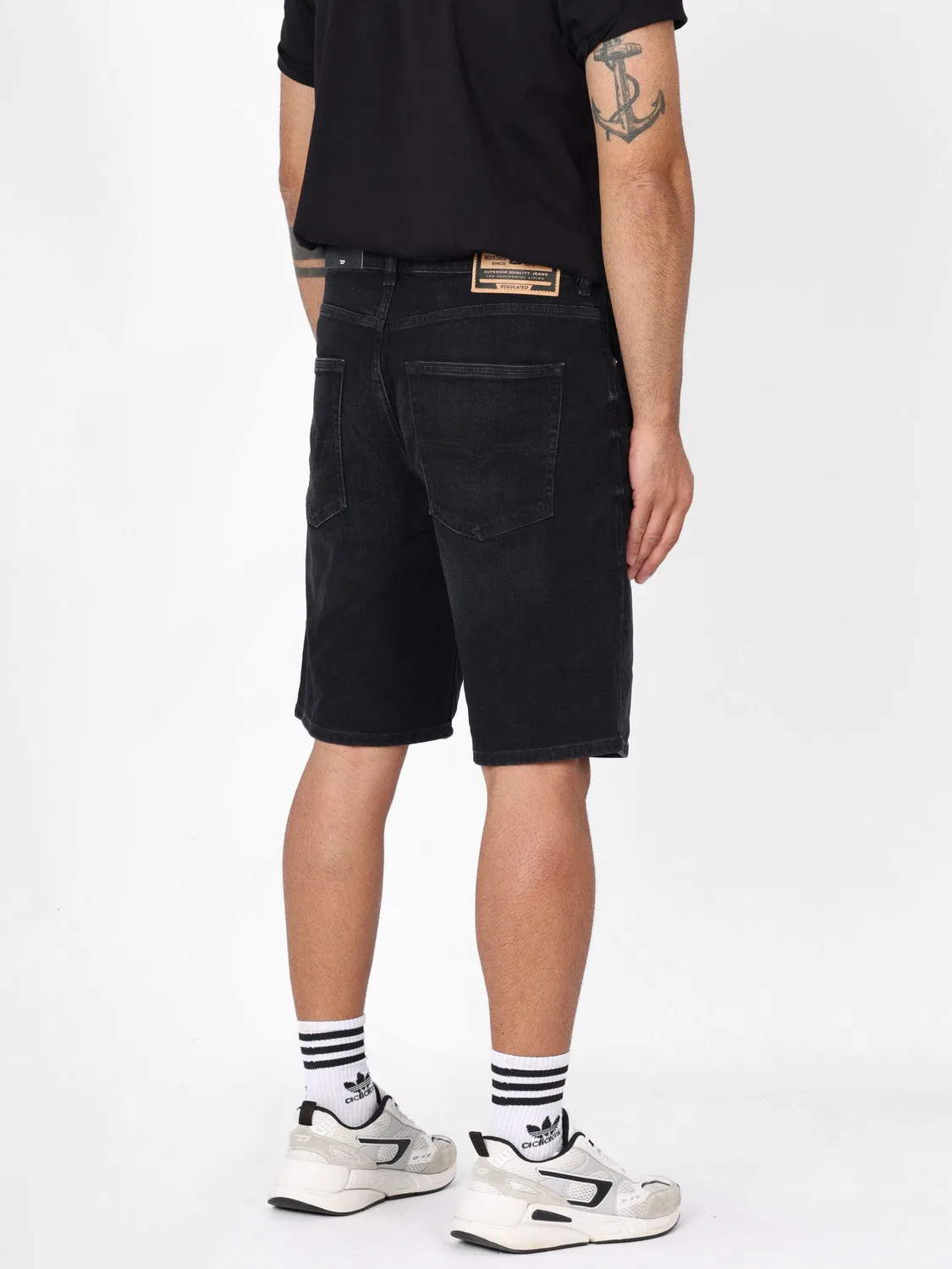 Джинсы Diesel Regular Jeans REGULAR-SHORT из черного денима — фото 3