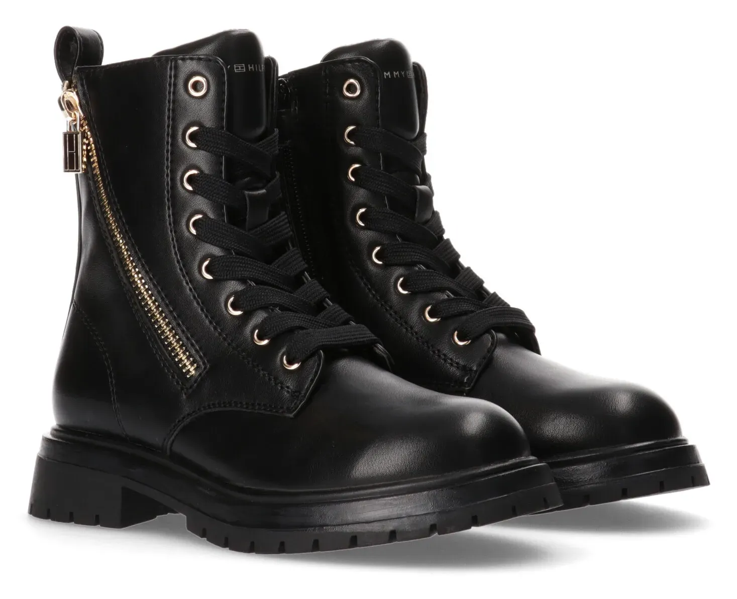 

Ботинки Tommy Hilfiger на шнуровке "LACE-UP BOOTIE", с декорированной массивной подошвой, черный