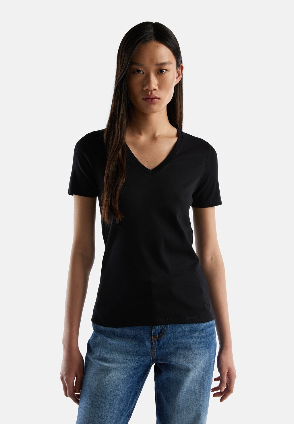 

Базовая футболка PURE With V-NECK United Colors of Benetton, черный