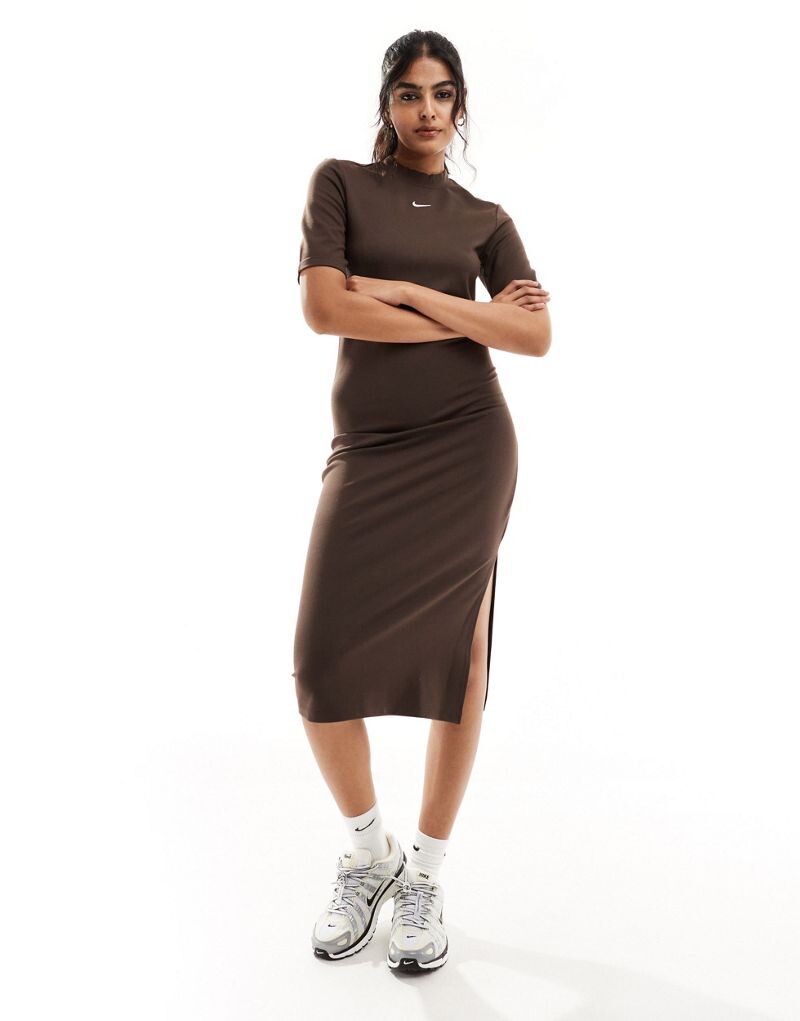 

Коричневое платье миди Nike Essential