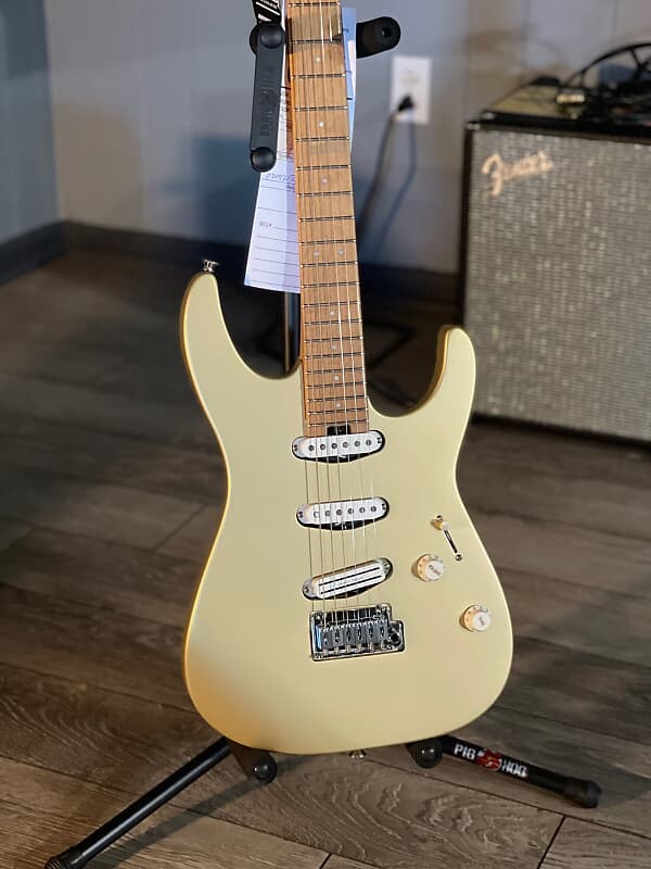 

Электрогитара Charvel Pro-Mod DK22 SSS 2PT Carmalized Maple, Pharaohs Gold W/ Free Shipping