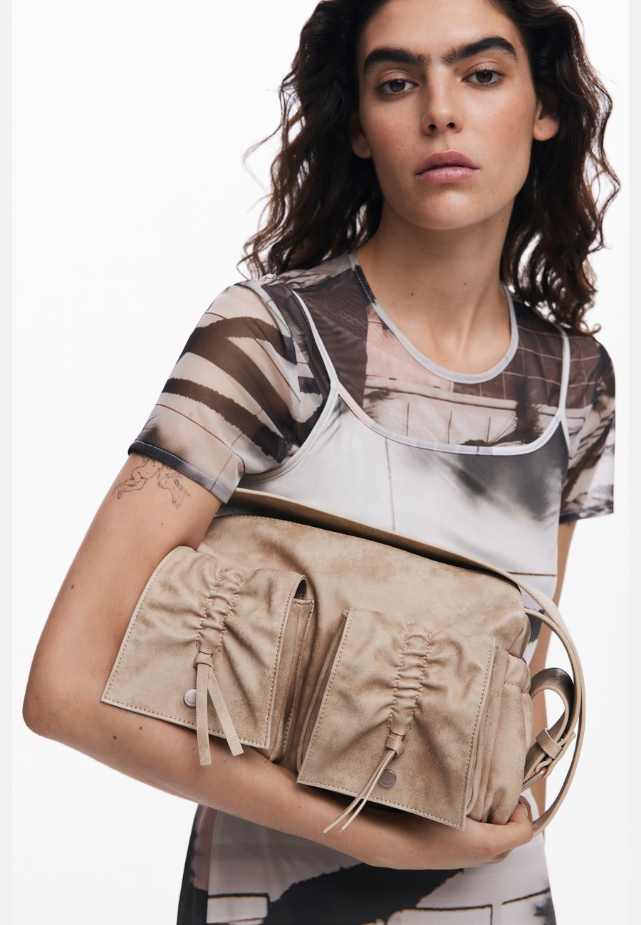 

Сумка Desigual Handbag, White/Beige