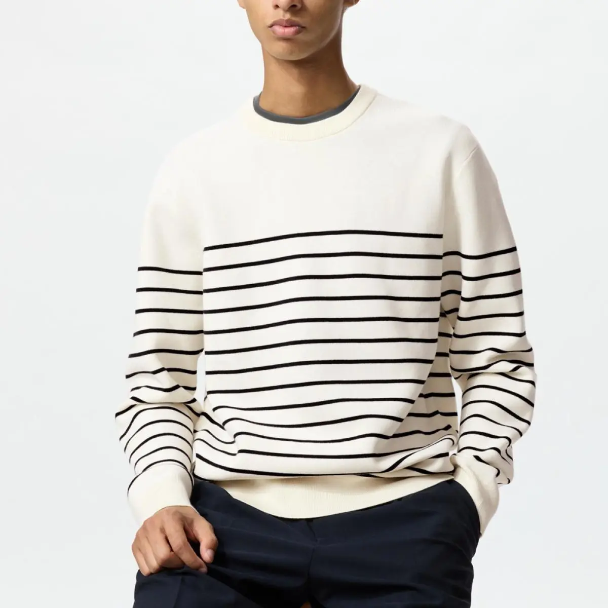 Свитер унисекс цвета айвори UNIQLO, слоновая кость — фото 3