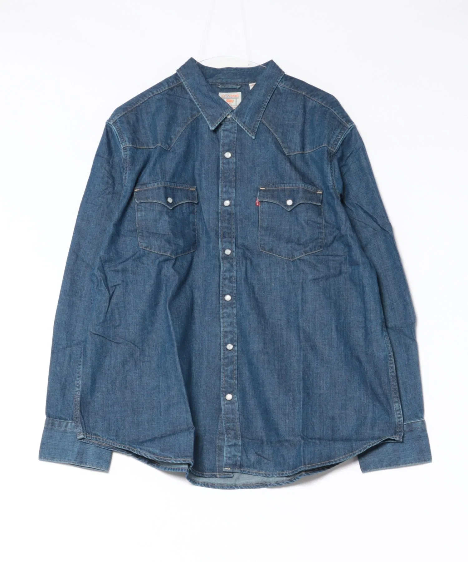 Унисекс джинсовая рубашка Levi's с карманами и логотипом тёмно-синяя