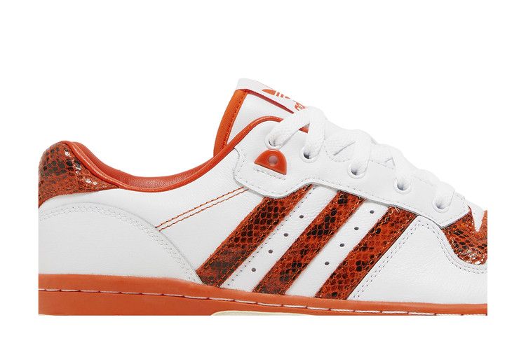 Кроссовки adidas Rivalry Low 'Orange Snakeskin', белый — фото 3