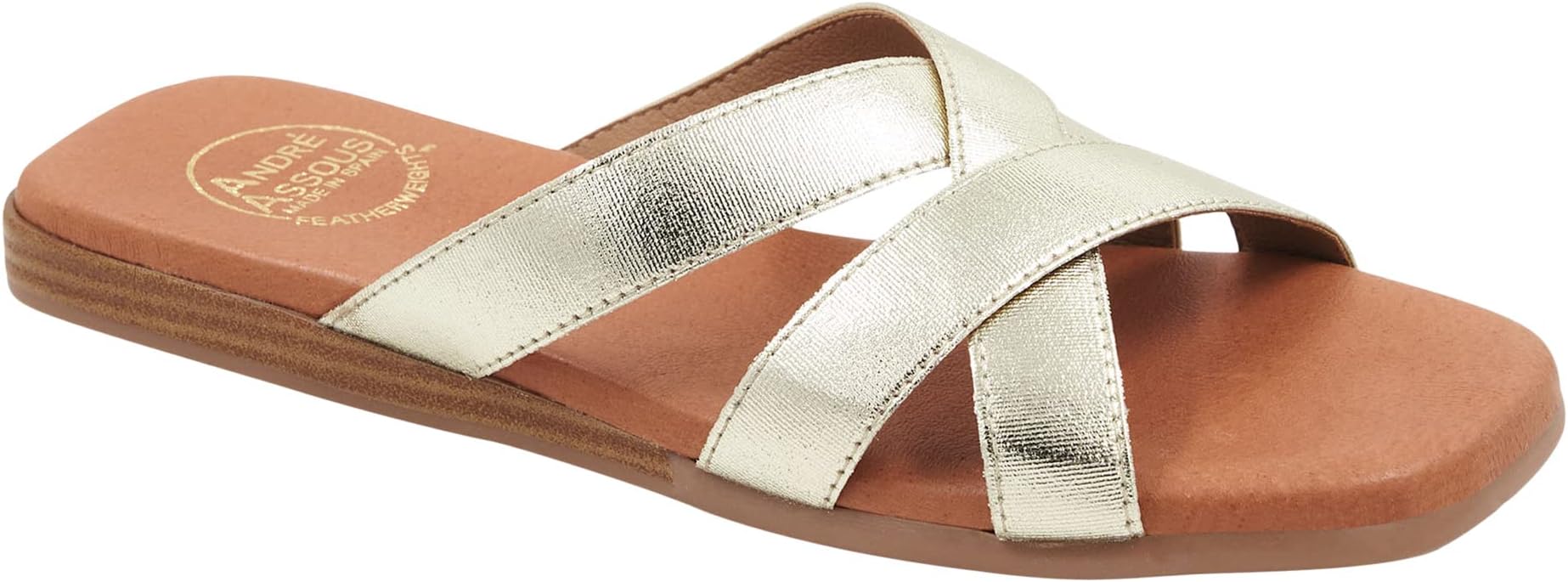 

Сандалии Andre Assous Koral Featherweight Flat Sandal, цвет Platino