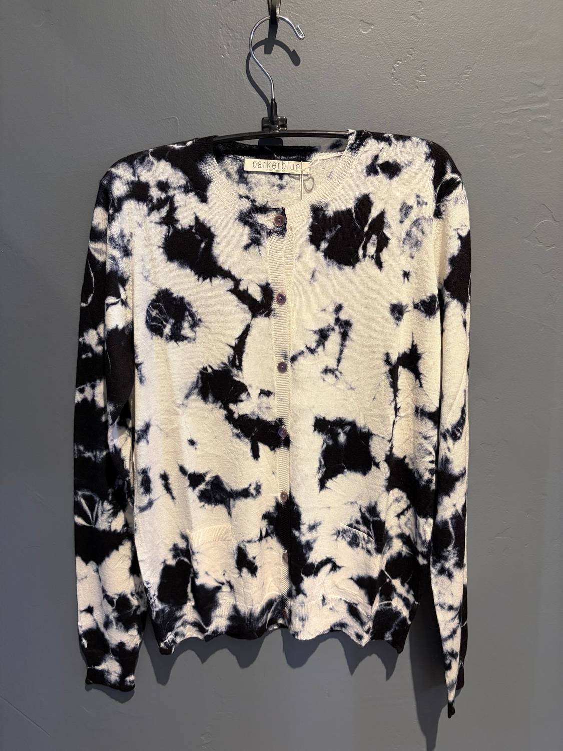 

Женский кардиган Mata R-Neck в серебристо-черном цвете Parker Blue Cashmere, Silver/Ink