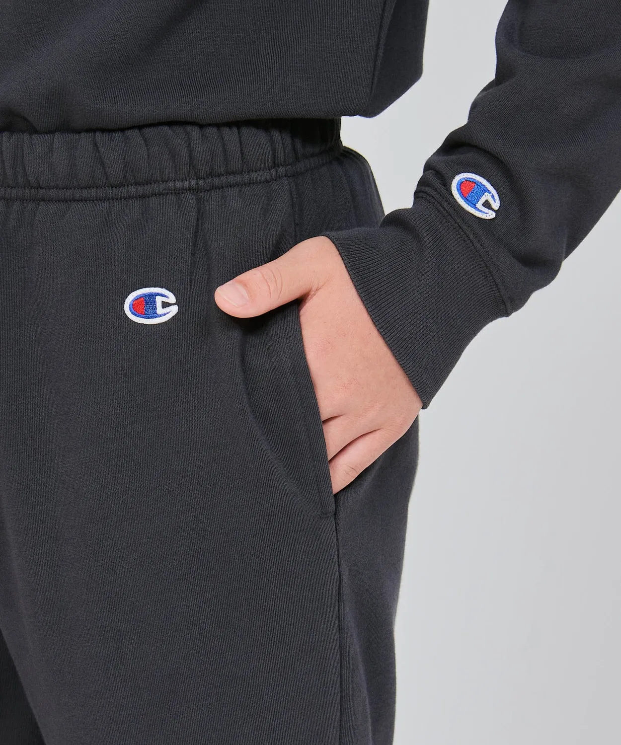 Детские шорты Champion из футера с логотипом, хлопок 85%, полиэстер 15%, чёрный — фото 2