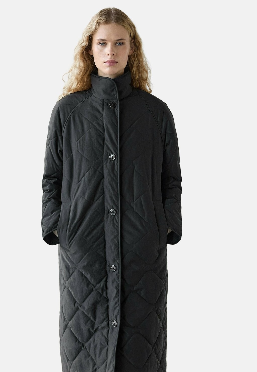 

Зимнее пальто Massimo Dutti, черный