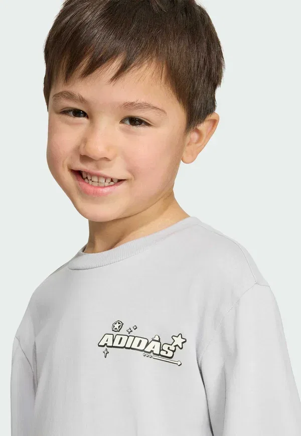 Футболка Adidas Pixar Toy Story Long Sleeved Top Adidas Sportswear, светло-серый меланж офф-вайт — фото 4