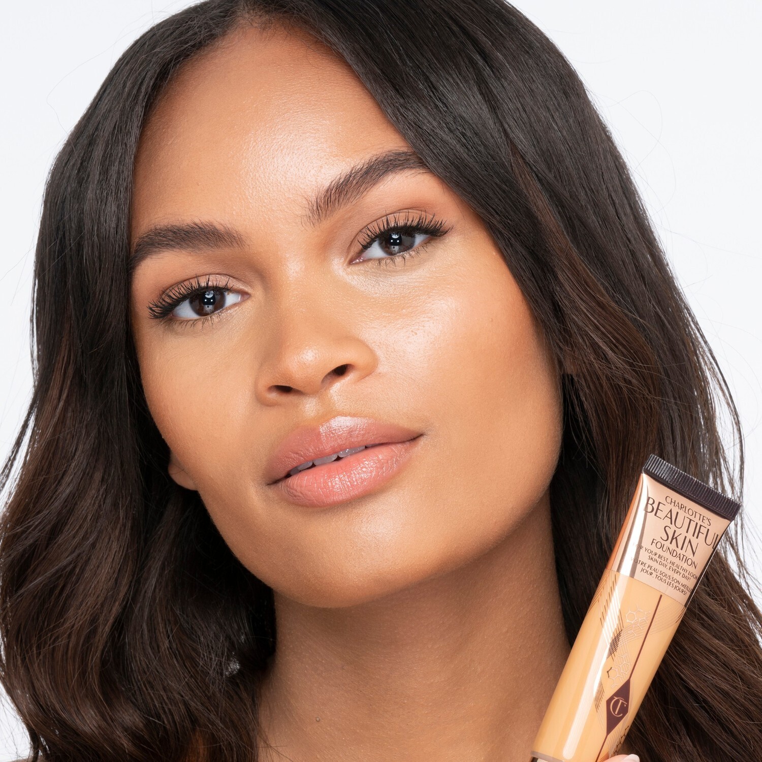 Тональный крем для лица beautiful skin Charlotte Tilbury, 9 - warm, объем 30 мл — фото 2