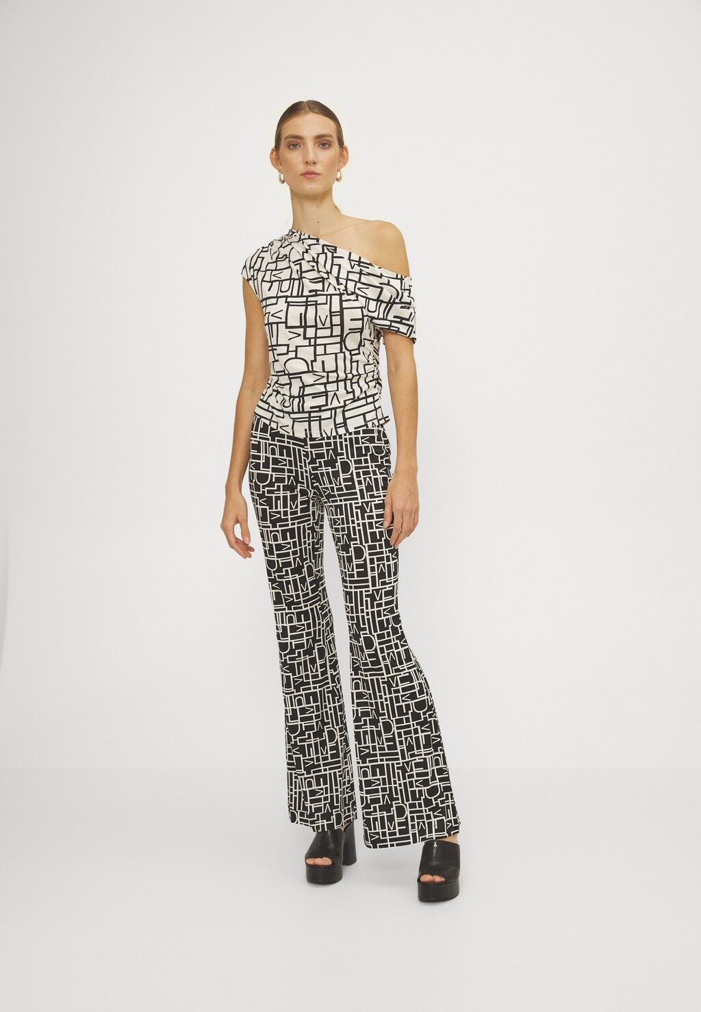 

Брюки Brooklyn Pants Diane von Furstenberg, черные