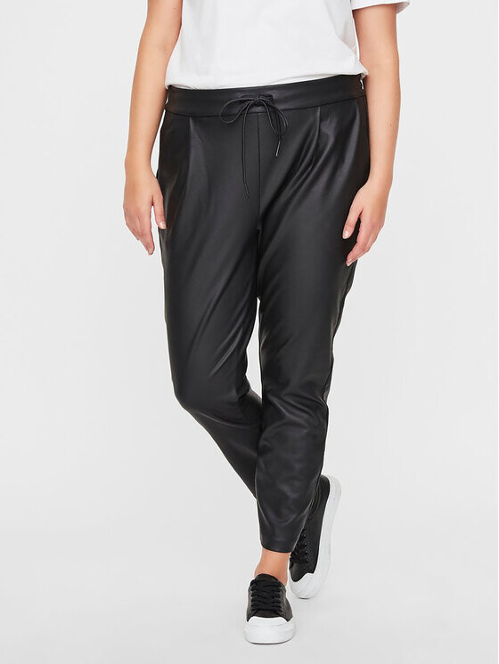 

Брюки стандартного кроя из искусственной кожи Vero Moda Curve, черный