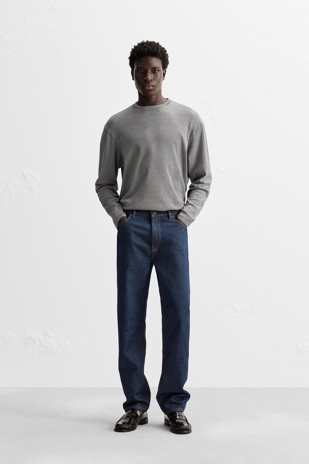 

Футболка из жаккардовой полоски ZARA, белый/темно-синий