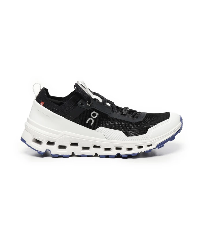 

Черные кроссовки с верхом из трикотажной ткани, напоминающей носок. On Running, черный