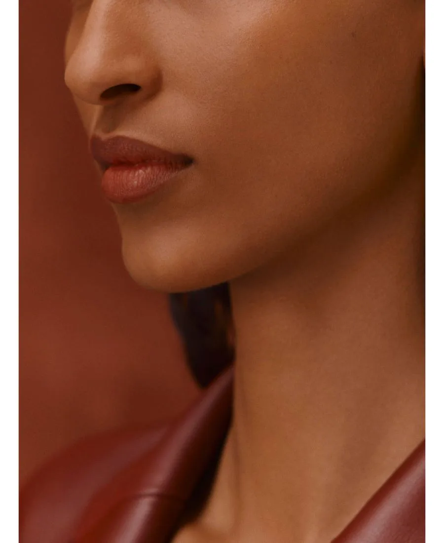 Тональная основа Plein Air, Luminous Matte Skincare Foundation, 1,11 унции HERMÈS, 61c biscuit is a cool, amber deep бежевый — фото 3