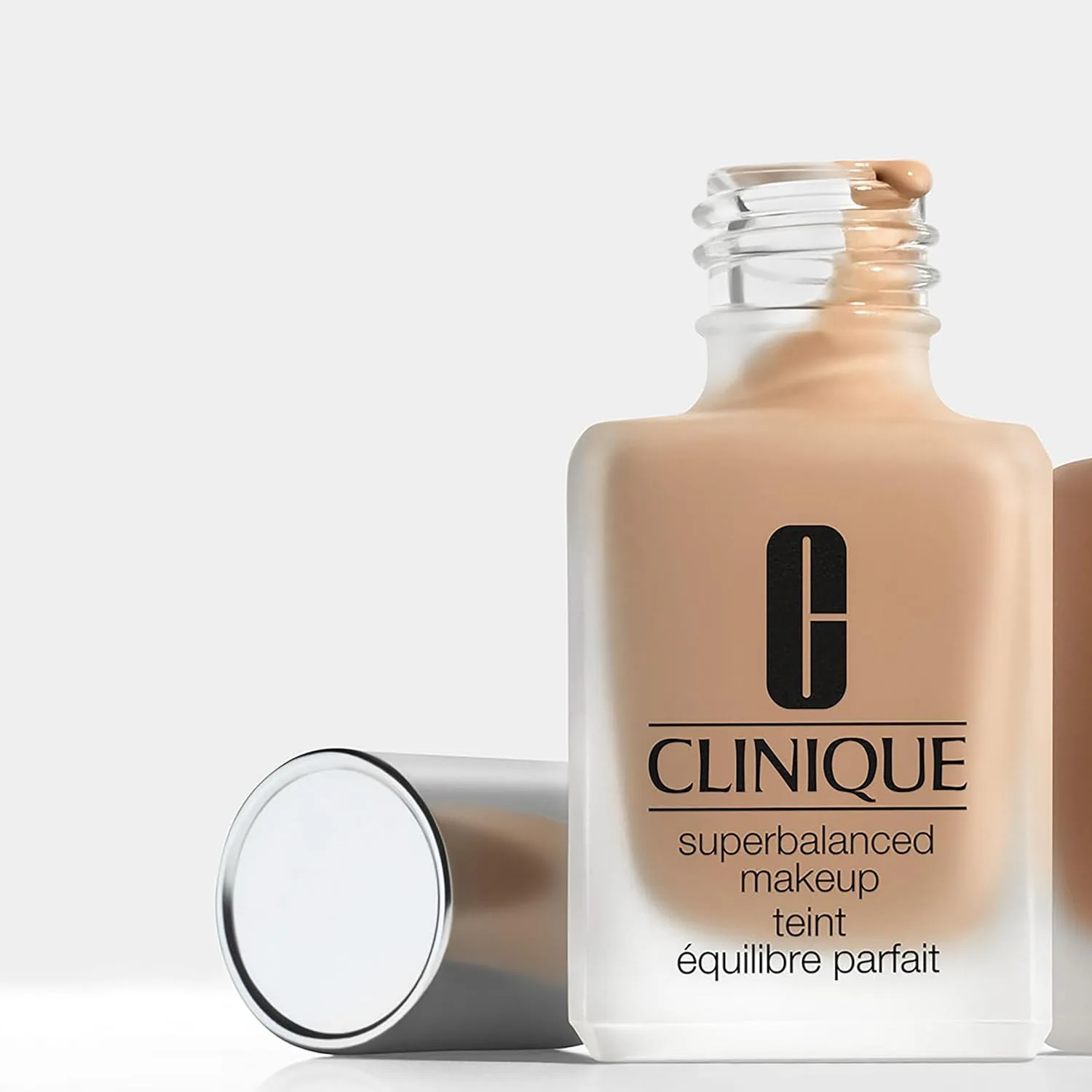Жидкая тональная основа Clinique Superbalanced Oil Free для сухой и жирной кожи | Увлажняющая | Умеренное покрытие + естественный финиш, AA Breeze CN 02 — фото 3