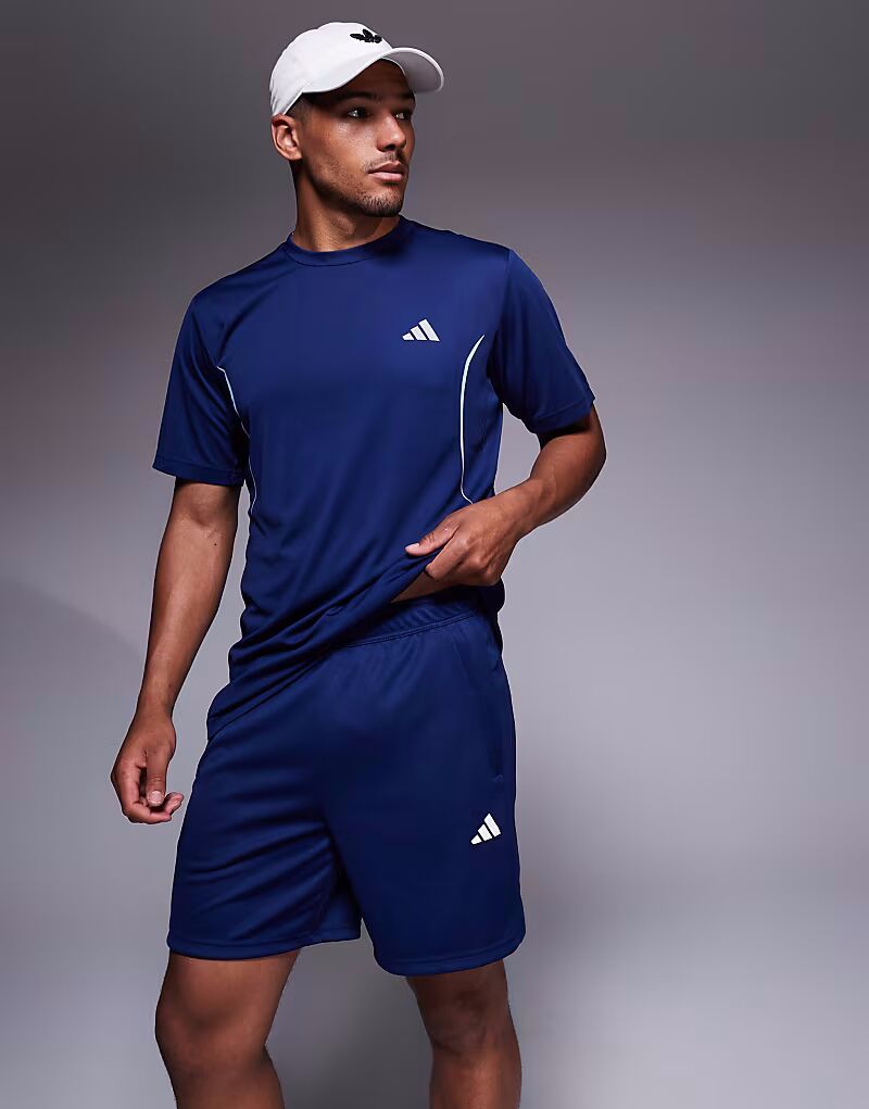 

Тканые шорты Adidas Training Essentials темно-синего цвета