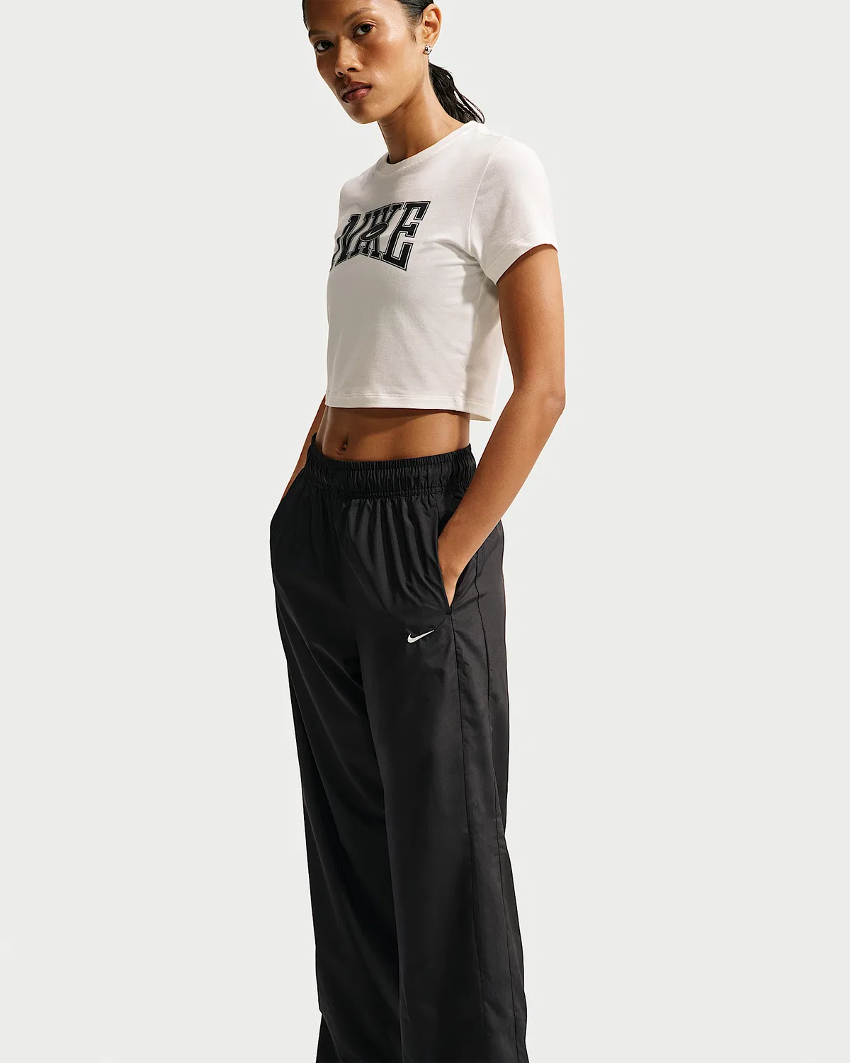 Женские брюки со свободным низом и средней посадкой Nike Sportswear Classic, Black/Sail — фото 4