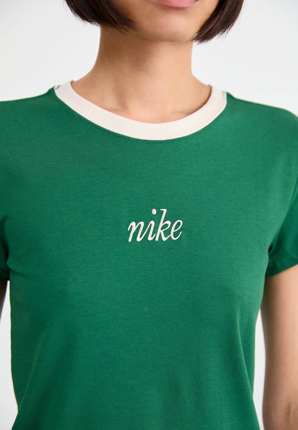 

Принт на футболке Nike, зеленый