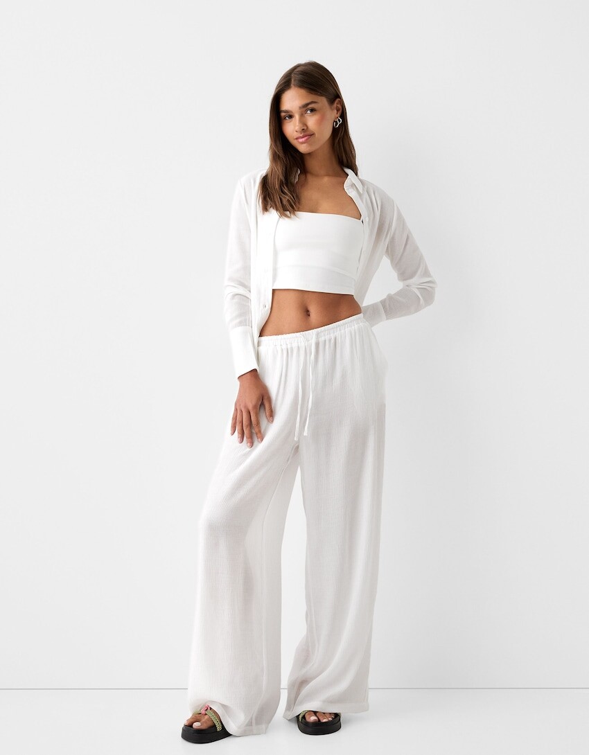 

Креповые брюки с резинкой на талии Bershka, белый