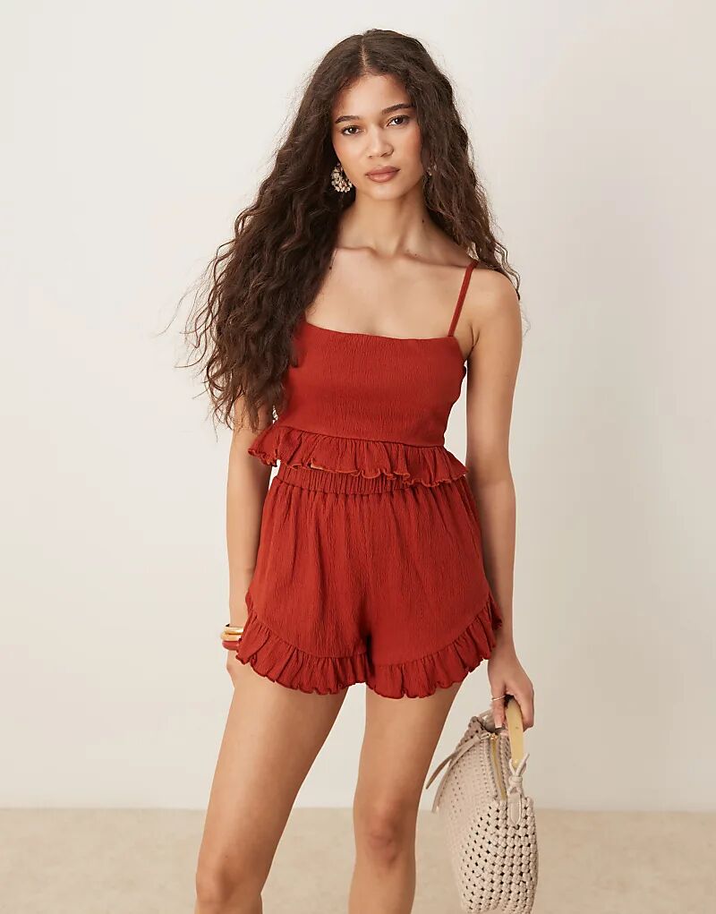 

Укороченный топ на бретельках ASOS DESIGN цвета ржавчины с жатым оборкой по подолу