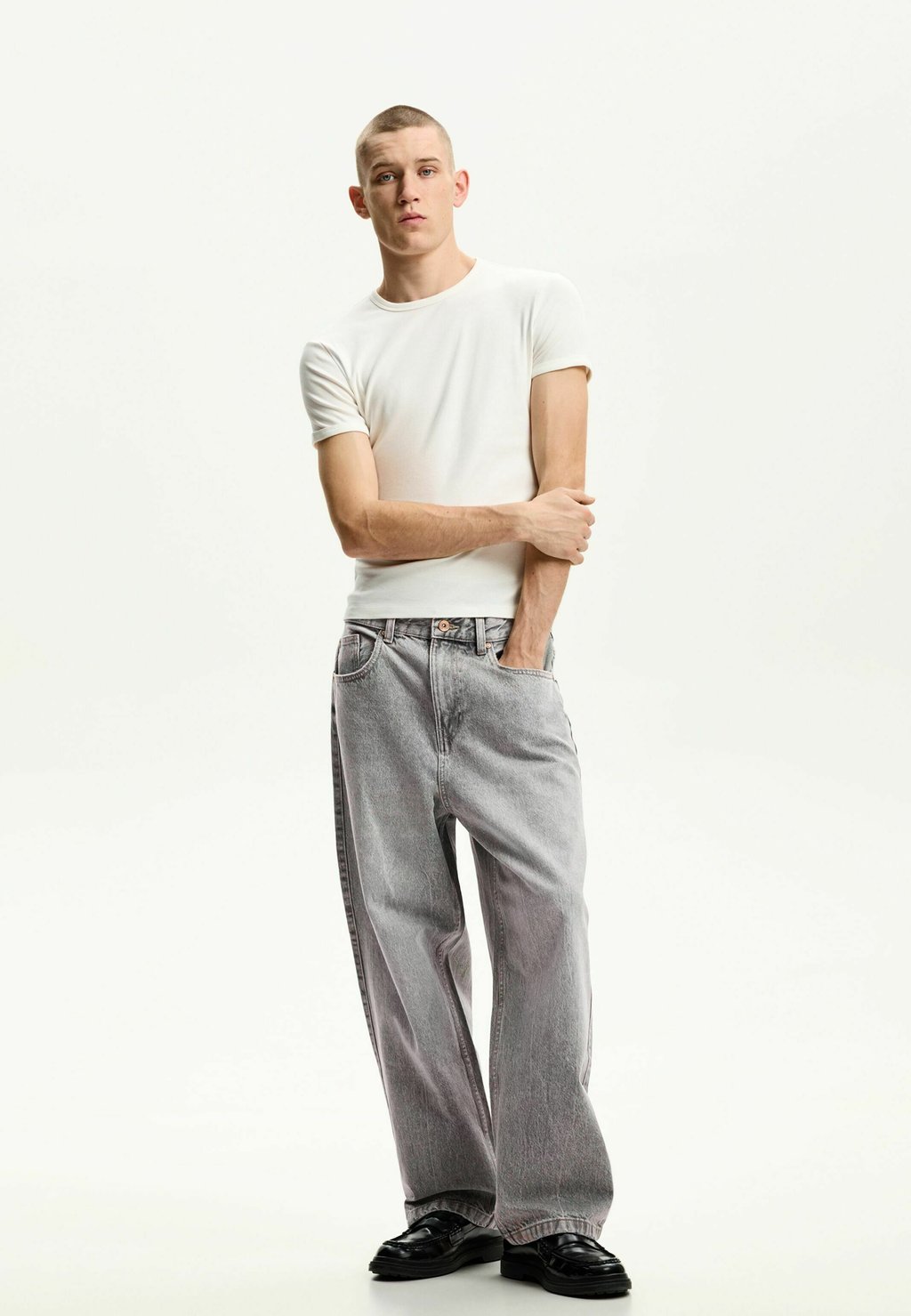

Мешковатые джинсы BAGGY Bershka, серый