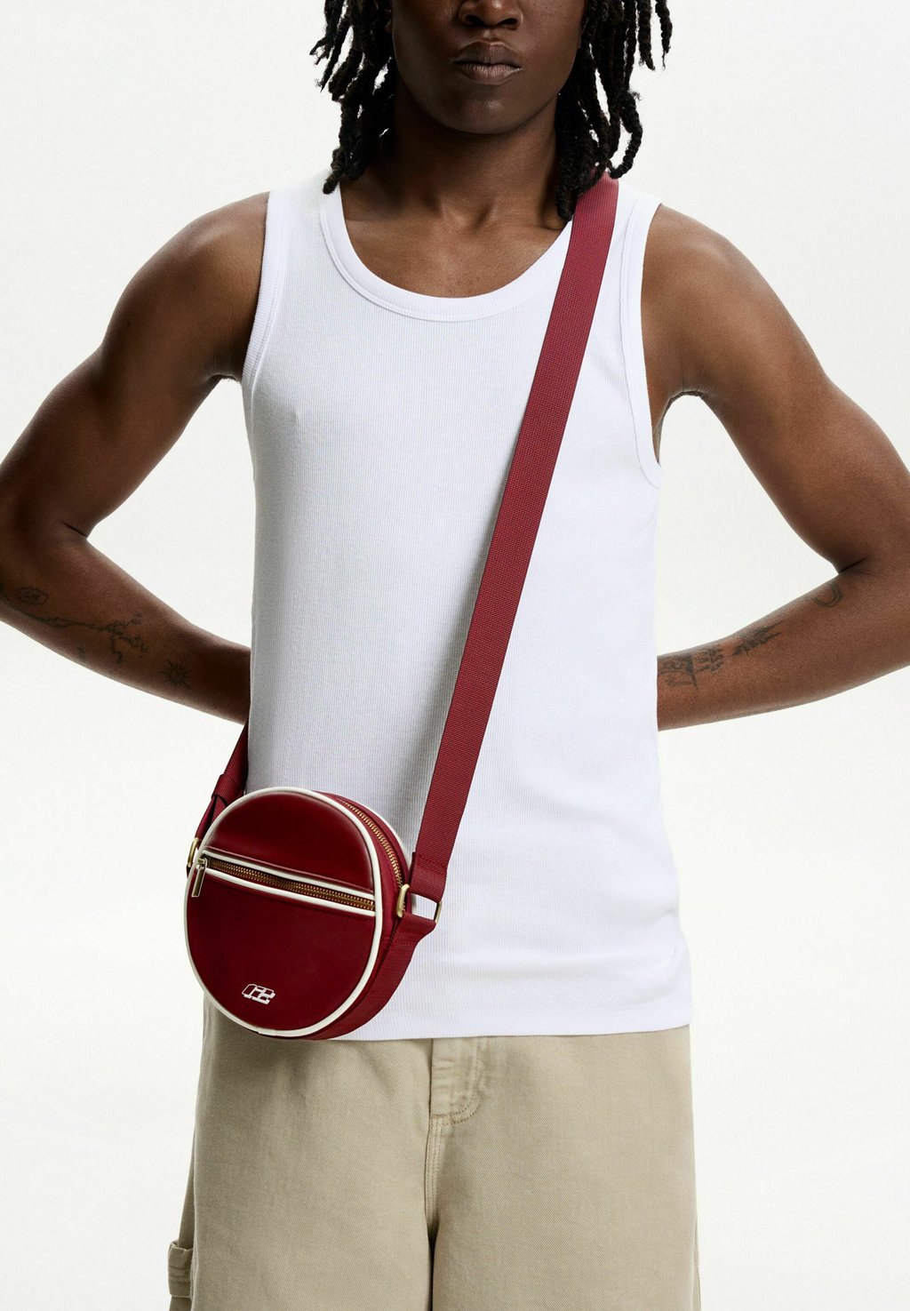 

Сумка через плечо ROUND - Across body bag Bershka, бургундия