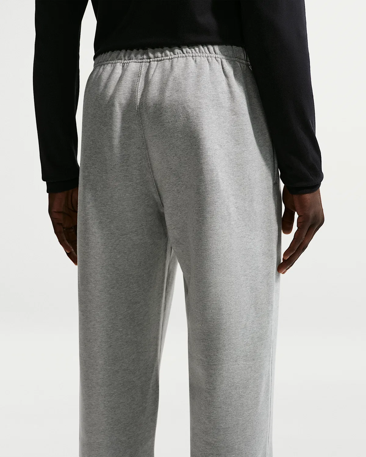 Мужские флисовые штаны Nike Solo Swoosh с открытым низом, Dark Grey Heather/Light Smoke Grey/White — фото 3
