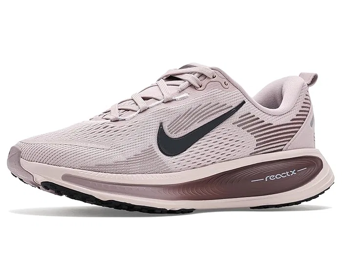 Кроссовки беговые Vomero 18 Nike Kids, Particle Rose/Off Noir/Silt Red/Tattoo — фото 2