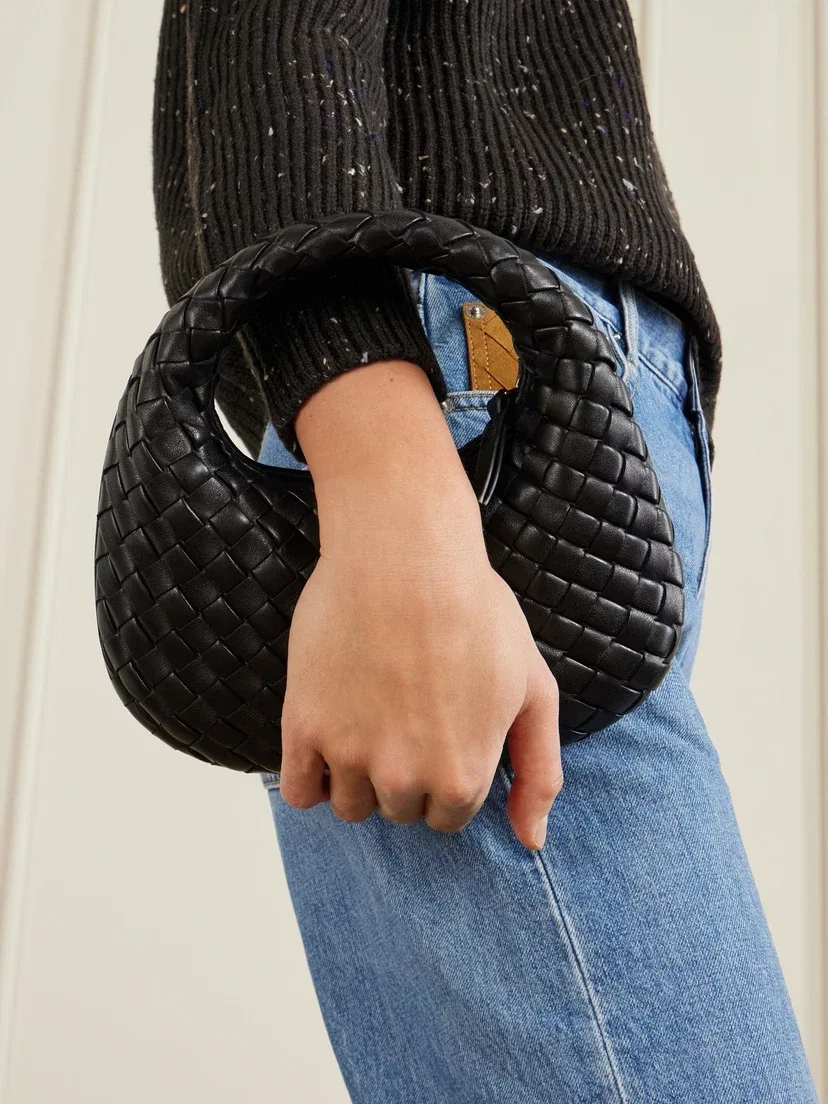 Кожаная наплечная сумка Veneta Baby Intrecciato BOTTEGA VENETA, черный — фото 2
