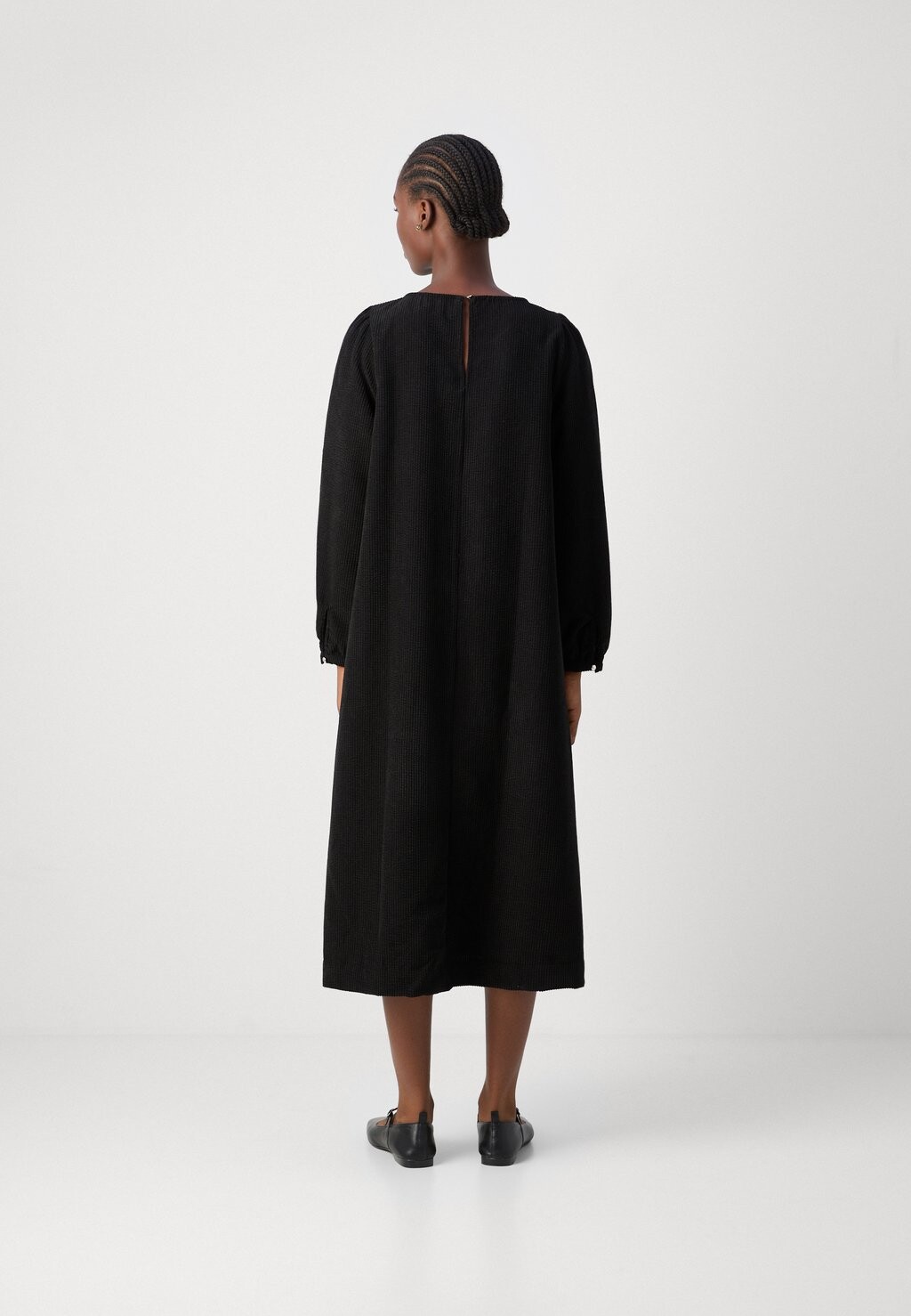 

Повседневное платье MIDI DRESS Lollys Laundry, черный