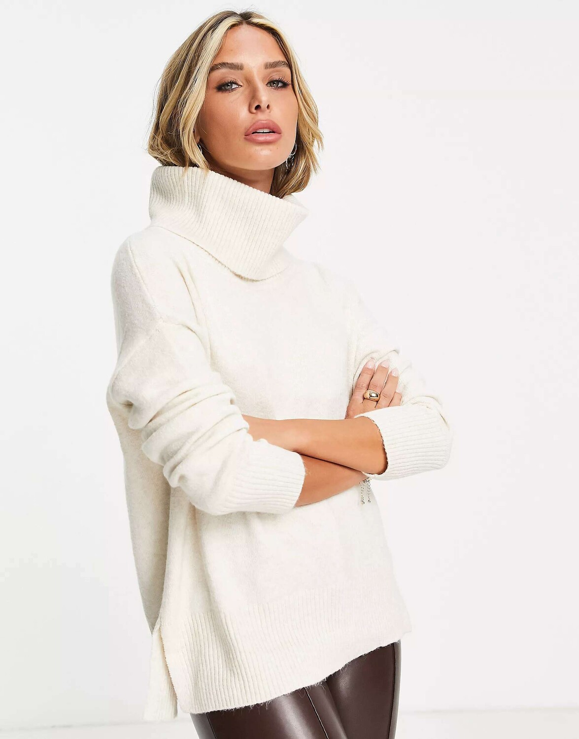 

Кремовый джемпер с высоким воротником Vero Moda