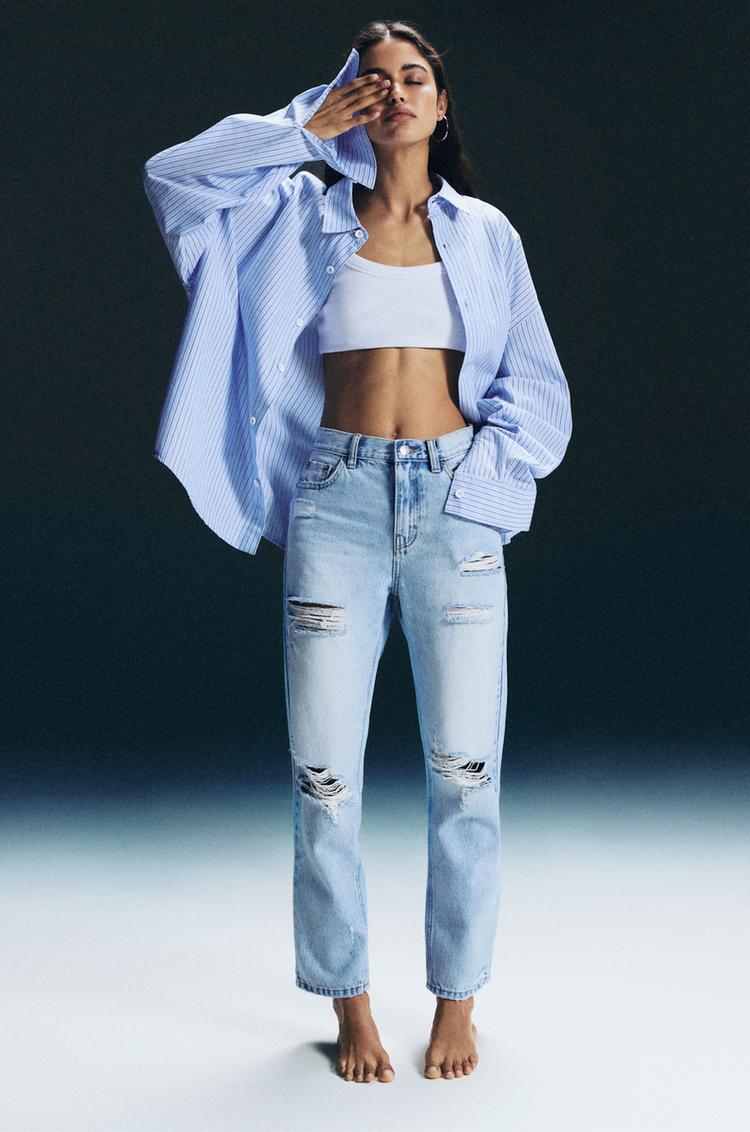 

Рваные джинсы mom Pull And Bear, голубой