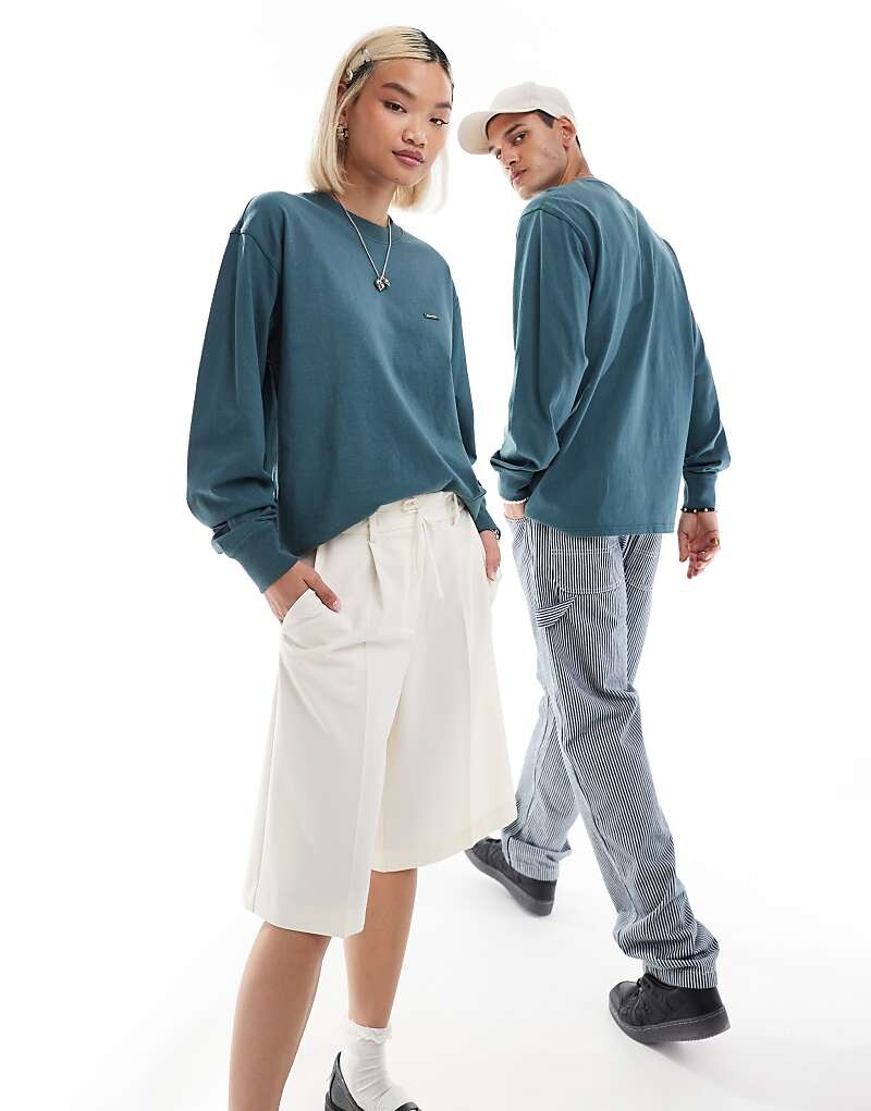 

Dickies – темно-зеленая толстая футболка с длинными рукавами