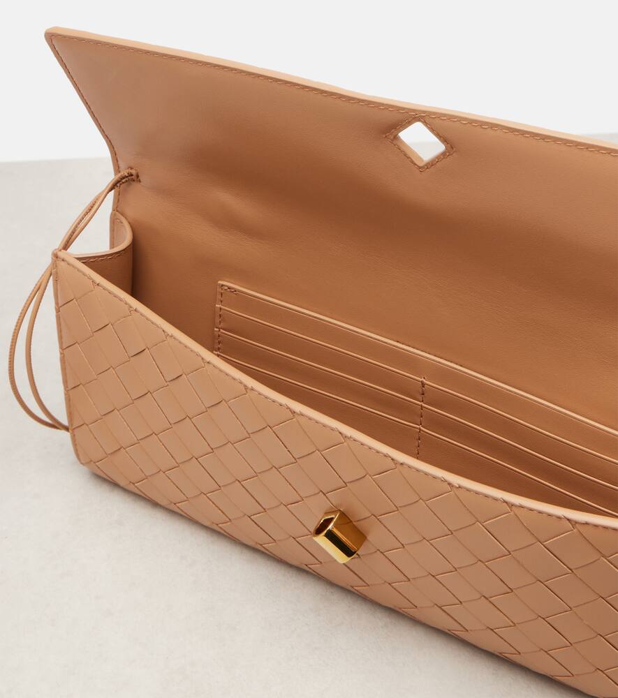 Клатч Andiamo Intrecciato из кожи Bottega Veneta, Biscuit-M Brass — фото 3