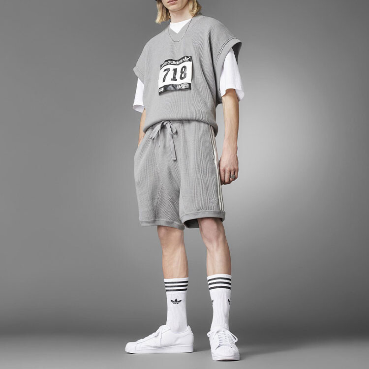 Повседневные шорты мужские серые Adidas Originals, серый — фото 2