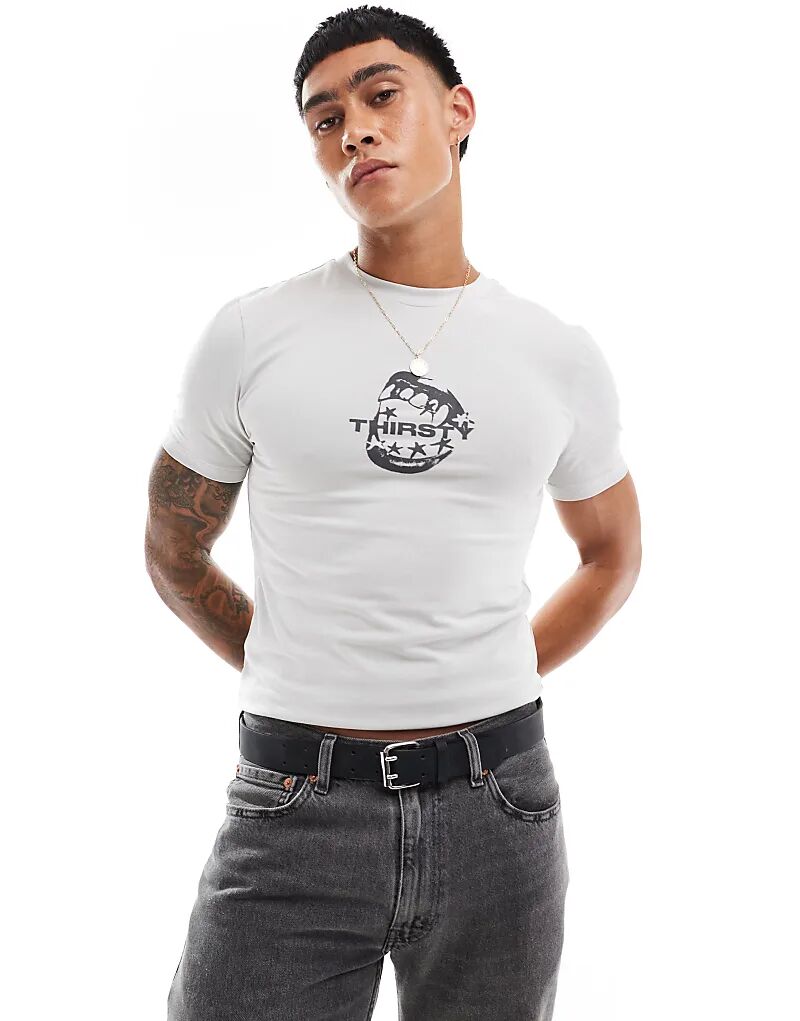 

Укороченная футболка серого цвета с принтом на груди ASOS DESIGN