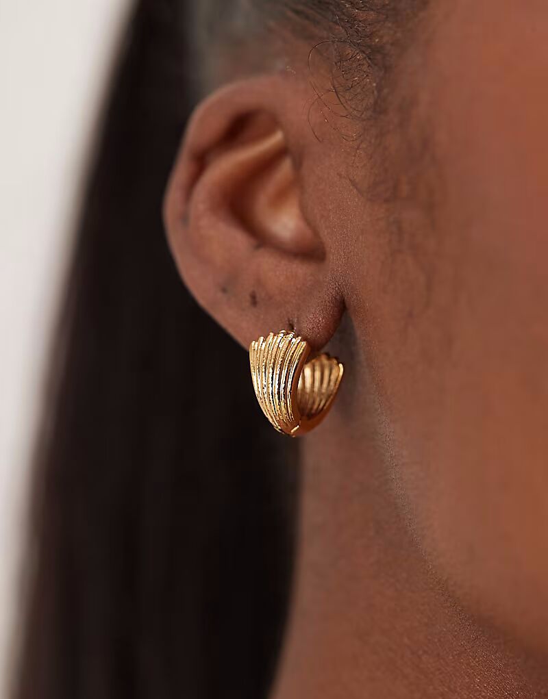 

Позолоченные текстурированные веерные кольца цвета бледного золота Orelia