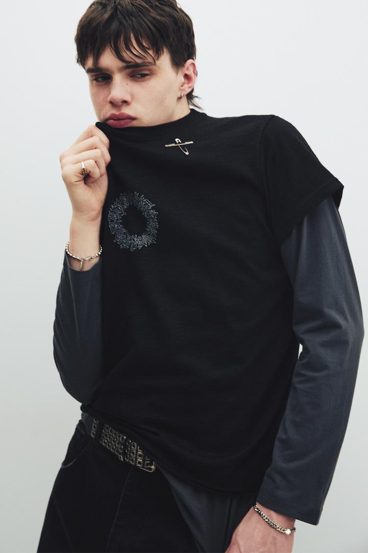 

Укороченная футболка Stwd slim fit с готическим принтом Pull And Bear, черный