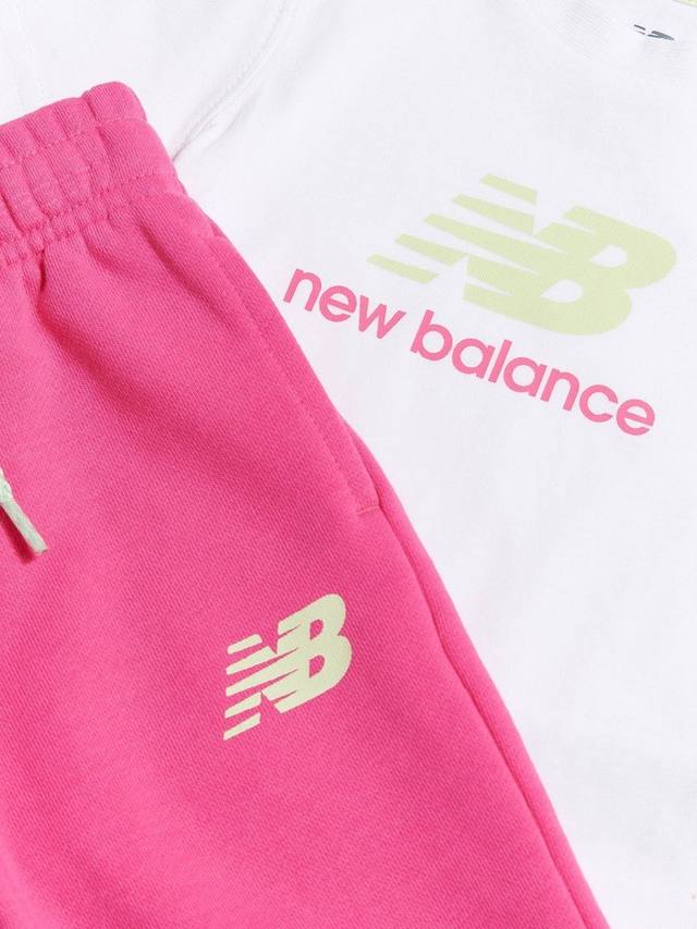 Детский комплект New Balance: футболка и джоггеры из хлопкового материала New Balance, Nb Bright White/Pink — фото 3
