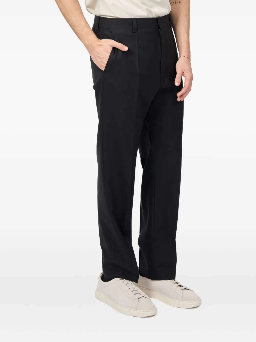 

Брюки со складками и карманами HUGO, черный