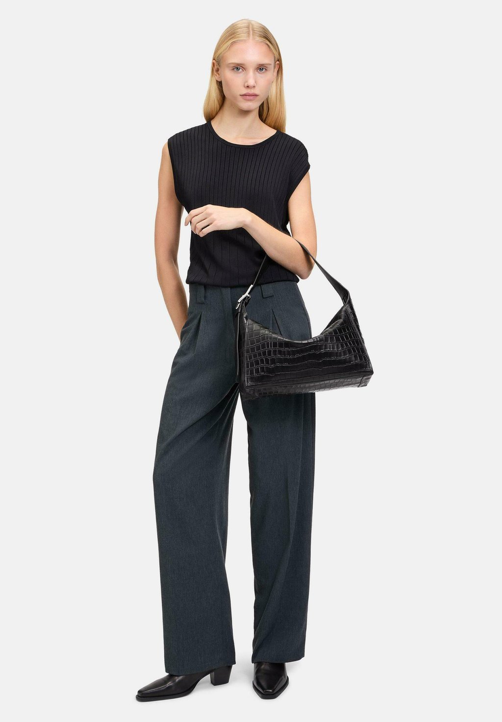 

Сумка LOU HOBO GERÄUMIGE HOBO-IN KROKO-OPTIK Liebeskind Berlin, черный