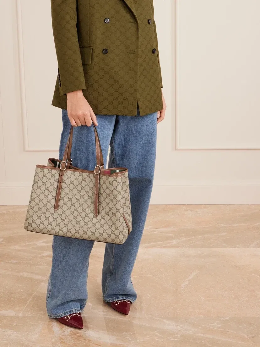 Сумка-тоут из принтованного канваса с покрытием с кожаной отделкой и эмблемой GG GUCCI, бежевый — фото 3