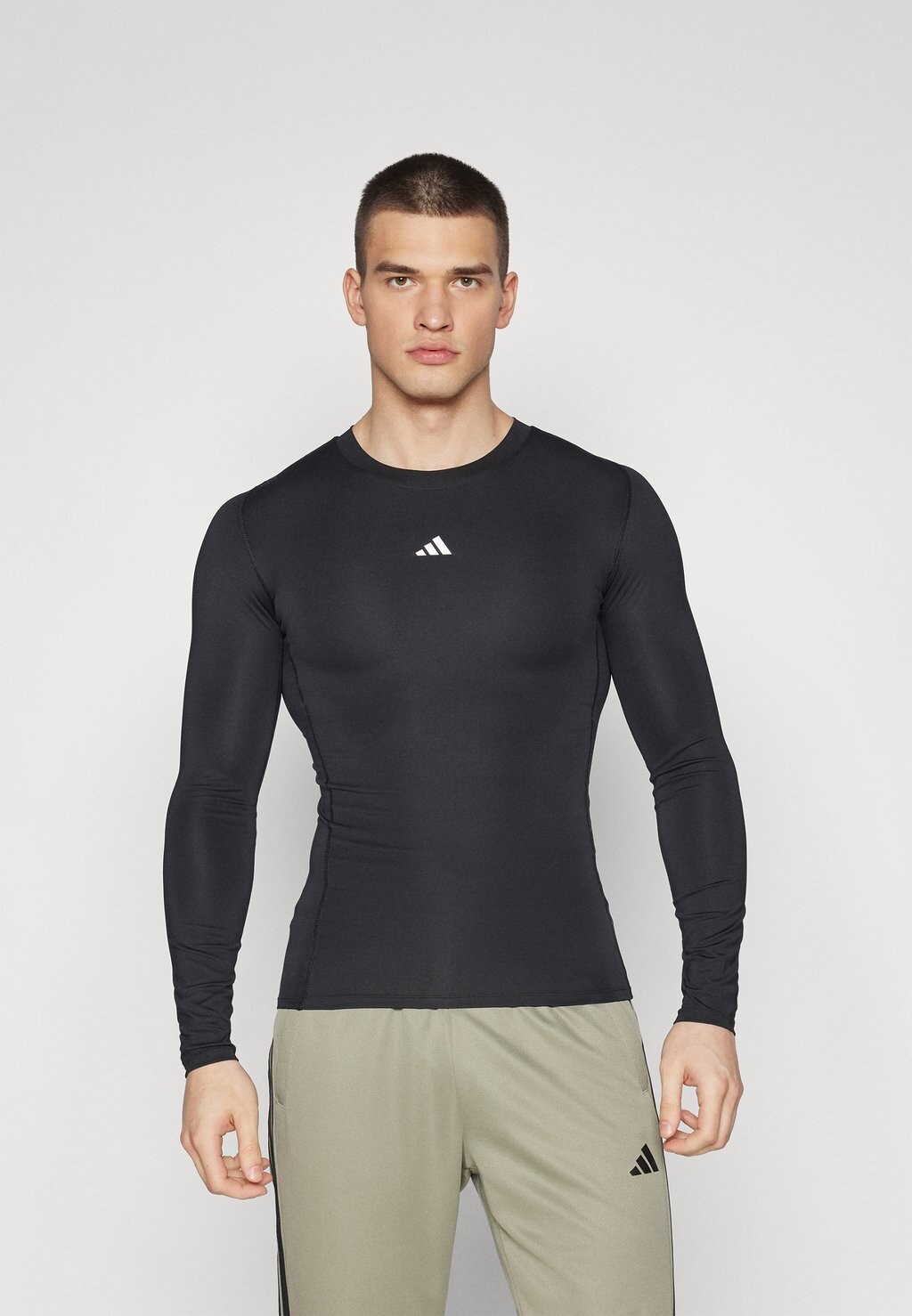 Футболка с длинным рукавом TECHFIT COMPRESSION LONG SLEEVE adidas, черный — фото 2