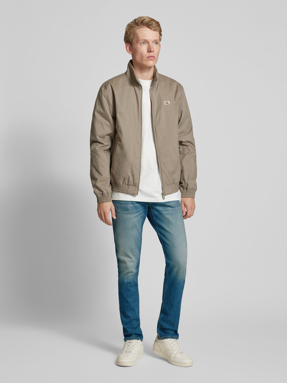 

Узкие зауженные джинсы с пятью карманами Calvin Klein Jeans